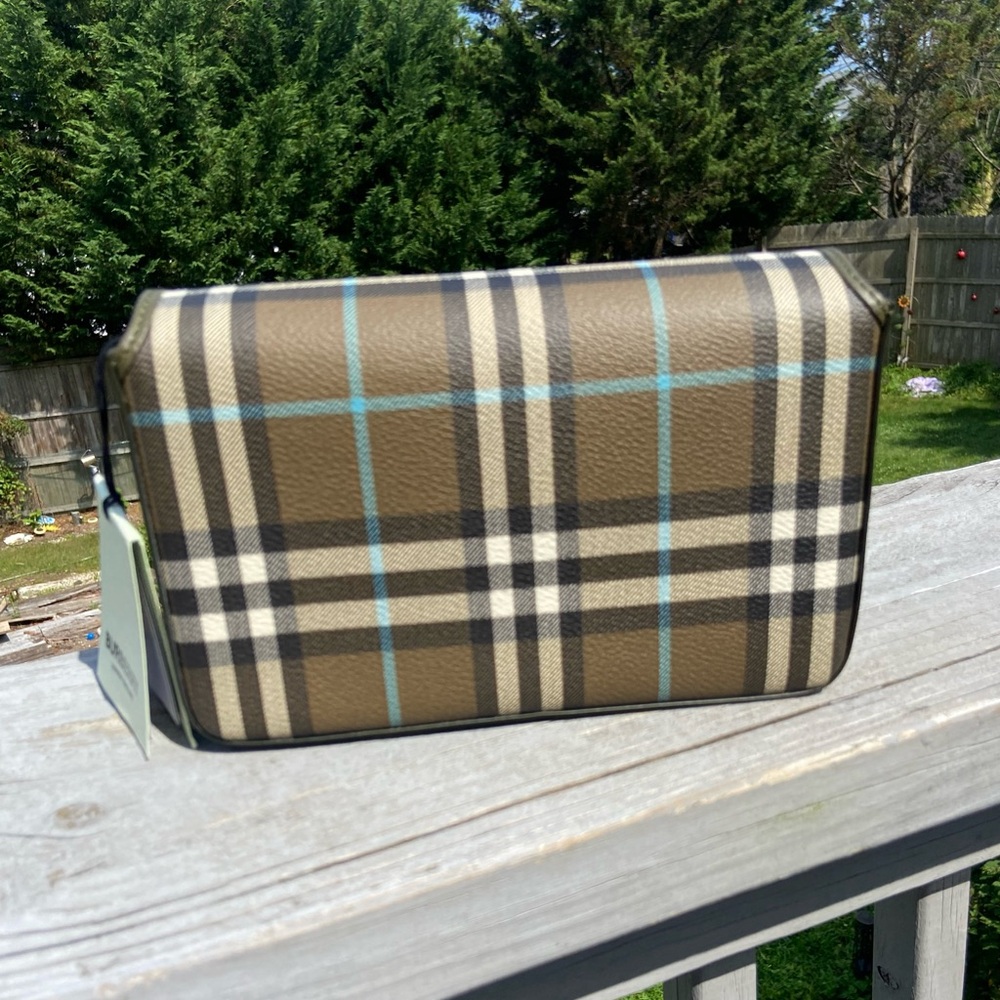 Burberry Hampshire Bag - Picture 3 of 15